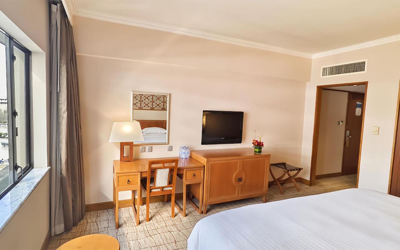 Xi'an Dajing Castle Bell Tower & Yongning Gate Hotel 5*
